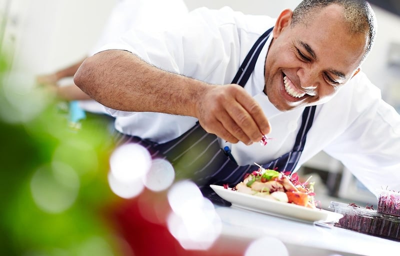 Cuisiner vite et bien au quotidien : 12 astuces de chef qui changent tout